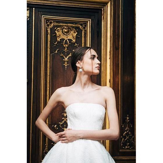 谁说新娘只能有 1 种妆容?2018 春夏婚纱时装周 的 6 个潮流妆容!