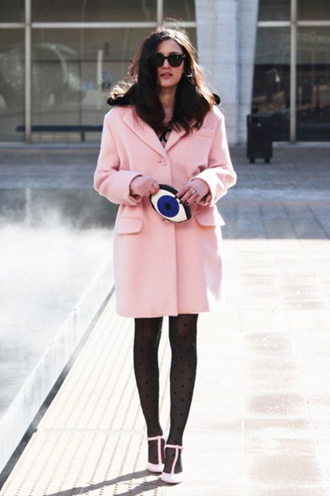 冬日的街头:粉色大衣如何穿出欧美范儿
